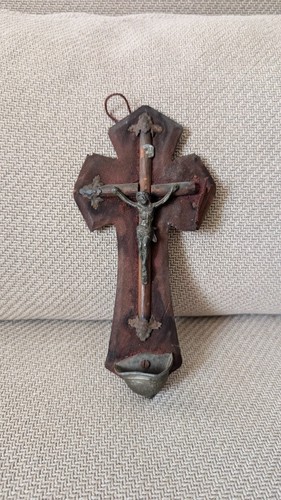 Crucifix ancien avec - , bénitier