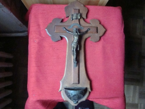 Crucifix benitier bois - benitier,