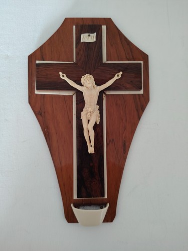 Crucifix bénitier bois - , et