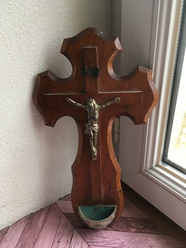 Crucifix avec benitier - crucifix,
